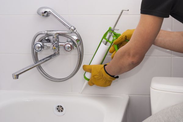 Bathtub Caulking in Hendersonville