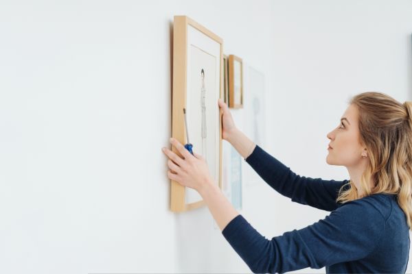 Picture Hanging Service in Hendersonville